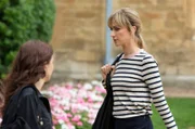 Leah (Katherine Kelly) erkennt die Gefahr durch die Intrigen von Rose (Molly Windsor, li.).