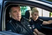 Hans (Bruno F. Apitz) und Franzi (Rhea Harder-Vennewald) suchen nach Jonathan, der von seiner Mutter als vermisst gemeldet wurde.