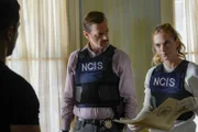 Timothy McGee (Sean Murray, l.); Ellie Bishop (Emily Wickersham, r.)