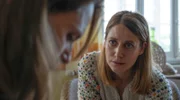 v.li.: Julia Brandt (Emily Cox), Meike Kirchhoff (Bettina Burchard).