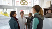 Ein Lieferant für Teigzutaten stürmt mit unbezahlten Rechnungen in Matthiesens Laden. Offenbar hat der Kleinbäcker versucht, seinen Konkurrenten durch niedrige Preise zu unterbieten, und sich dabei in den Ruin gestürzt.