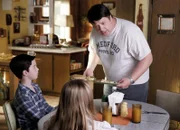 (v.l.n.r.) Sheldon (Iain Armitage); Missy (Raegan Revord); George (Lance Barber)