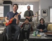 Eddie Saville (David Giuntoli, l.); Gary Mendez (James Roday, r.)