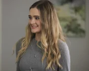 Sophie Dixon (Lizzy Greene)