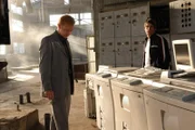 Falschgeldherstellung im ganz großen Stil - aber haben die Geldfälscher wirklich etwas mit dem Mord an einem Hotelpagen zu tun? Lt. Horatio Caine (David Caruso, l.) und Ryan Wolfe (Jonathan Togo, r.) begeben sich auf Spurensuche.