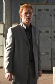 Ein Hotelpage wird ermordet aufgefunden. Die Ermittlungen führen Lt. Horatio Caine (David Caruso) und seine Leute zu einer Geldfälscherbande, die Blüten im großen Stil drucken wollen ...