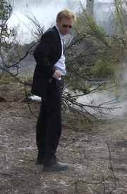 Lt. Horatio Caine (David Caruso) und seine Kollegen sind diesmal in den Everglades zu Gange, wo beim Löschen eines Waldbrandes eine Leiche gefunden wurde.