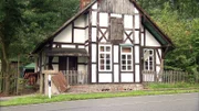 Dieses alte Fachwerk-Haus haben sich Gabi und Jörg für gerade mal 8.000 Euro gekauft