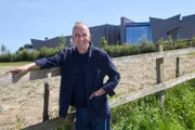 Kevin McCloud  Die Verwendung des sendungsbezogenen Materials ist nur mit dem Hinweis und Verlinkung auf RTL+ gestattet.
