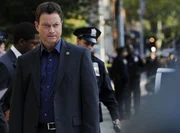 Ein gefährlicher Heckenschütze hält New York in Atem. Die DNS eines der Opfer zwingt Mac (Gary Sinise) einen schon lange zurückliegenden Entführungsfall wieder aufzurollen.