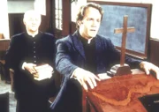 Reverend Hale gratuliert Reverend Alden zu seiner Gemeinde.
