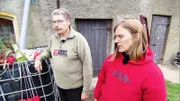 Katrin und Frank kaufen ungesehen ein altes Bauernhaus. Beim ersten besichtigen trifft sie der Schlag - sie hätten den Kaufvertrag genauer lesen sollen.