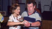 Um die Leiterin der Square Dance Gruppe, Frau Malwin (Brigitte Antonius), milde zu stimmen, beschließt Benno (Willi Thomczyk) in der Gruppe mitzutanzen. Eine Qual für Benno...