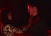 Francis Dolarhyde (Richard Armitage, r.) hat ein echtes Problem: Er hat sich in seine Kollegin Reba (Rutina Wesley, l.) verliebt ...