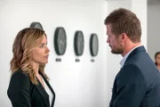 Erin Lindsay (Sophia Bush), David Lang (Bailey Chase)