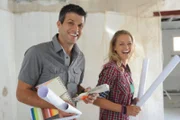 Das Team um Innendesignerin Eva Brenner und Architekt Daniel Kraft gibt alles, um der Familie ein schönes Heim zu schaffen und endlich das Glück einziehen zu lassen.