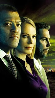 Dr. Raymond Langston (Laurence Fishburne, l.), Catherine Willows (Marg Helgenberger) und Gilbert Grissom (William Petersen).