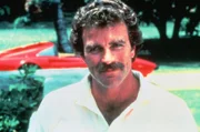 Der schnauzbärtige Draufgänger Thomas Sullivan Magnum (Tom Selleck) arbeitet als Privatdetektiv auf Hawaii und ist außerdem der Sicherheitsbeauftragte von Robin Masters, einem reichen, mysteriösen Schriftsteller ...