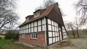 Dieses 200 Jahre Fachwerkhaus wurde von Michaela und Michael für 120.000 Euro in Schloß Holte-Stukenbrock in Nordrhein-Westfalen erworben