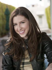 Eden Sher (Sue Heck)