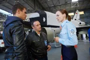 Als Alex (Vinzenz Kiefer, l.) und Semir (Erdogan Atalay) bei ihren Ermittlungen in der International Space Agency in Köln landen, treffen sie auf Katja Schubert (Nadja Becker), die Semir auf der Polizeischule ausgebildet hat und die nun für ein Security-Unternehmen arbeitet.