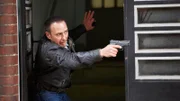 Semir (Erdogan Atalay, l.) und Alex suchen nach einem Fluchtweg vor den meuternden Häftlingen, um Nadja und Richie in Sicherheit zu bringen.