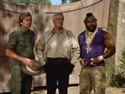Face (Dirk Benedict, li.), Hannibal (George Peppard, mi.) und B.A. (Mr. T, re.) haben zwar das Waisenhaus gefunden, aber wo ist Leslie?