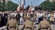 Das Volk und die Armee bei einem Treffen