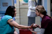 John (Blair Redford, l.); Kate (Amy Acker, r.)