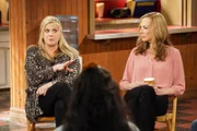 Tammy (Kristen Johnston, l.); Bonnie (Allison Janney, r.)