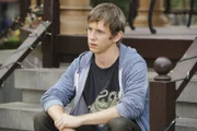 Seinen Vater, den er nie kennengelernt hat, macht Garrett (Hank Harris) für den Tod seiner Mutter verantwortlich - er sinnt auf Rache ...