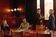 V. re. n. li.: Undurchsichtige Beziehungen: Van der Valk (Marc Warren) mit dem Psychologen Florian (Leo Staar) und den Geschwistern Cornelis (Thomas Cammaert) und Marielle (Hadewych Minis).