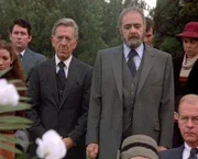 Quincy (Jack Klugman, l.) bewundert den Psychiater Dr. Pendleton (Michael Constantine).