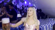 Ihre erste Maklerprovision verprassen die Mädchen schließlich auf einem bayerischen Frühlingsfest im Monaco Yacht Club.