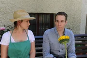 Kira (Mareike Lindenmeyer, l.); Xaver (Jan van Weyde, r.)