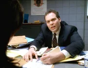 Robert Goren (Vincent D'Onofrio) verhört die Ex-Freundin (Cara Buono) des Ermordeten. Was hat sie zu verbergen?