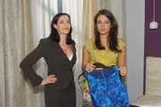 Katrin (Ulrike Frank) ist mit der Entwicklung von Jasmin (Janina Uhse, re.) sehr zufrieden.
