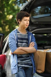 Jim macht sich Sorgen um Jeff (Uriah Shelton), der anscheinend in Kontakt mit Ray steht und so wahrscheinlich nicht nur sich, sondern auch seine Mutter gefährdet.