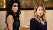 Bei einer Taufe erleben Jane (Angie Harmon, l.) und Maura (Sasha Alexander) eine böse Überraschung nach der anderen.