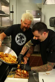 Guy Fieri (l.)