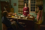 (v.l.n.r.) Mr. Wilder (Paul Gleeson); Frances Bolton (Mandy McElhinney); Martha Tennant (Miranda Tapsell)