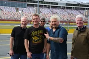 Guy Fieri (2.v.r.)
