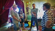 Petra möchte endlich einen Neuanfang wagen und sich von den Erinnerungsstücken trennen. Kann Trödelexperte Andi Bierschock die kuriosen Schätzchen zu gutem Geld machen? v.l.: Petra, Tamara, Andi Bierschock, Händler