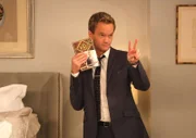 Barney (Neil Patrick Harris) beschuldigt Ted, den Bro-Code gebrochen zu haben. Doch wie wird Marshall, der als Richter fungieren soll, entscheiden?