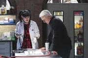 Um den Mord an einem Tiefseetaucher aufzuklären, müssen Gibbs (Mark Harmon, r.) und Abby (Pauley Perrette, l.) ermitteln. Doch dies ist leichter gesagt als getan ...