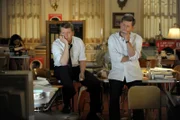 Bobby Kennedy (Barry Pepper, l) und Jack Kennedy (Greg Kinnear)