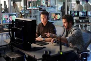 Detective Mac Taylor (Gary Sinise) und Adam Ross (A. J. Buckley, re.) ermitteln im Fall einer ermordeten Frau, deren Aussehen nach mehreren Schönheitsoperationen einer Schaufensterpuppe ähnelte.