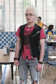Adam Goldberg (Sean Giambrone)