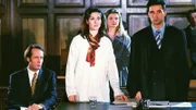 (v.li.:) Dr. Thomas Maybach (Burkhard Heyl), Susanne (Cheryl Shepard), Vivi (Annette Frier) und Rechtsanwalt Lange (Steffen Bielig) warten auf die Urteilsverkündung. Wird Susanne den Prozeß gewinnen?