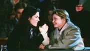 Vivi (Annette Frier, re.) wünscht Susanne (Cheryl Shepard) alles Gute für ihren Prozeß.
